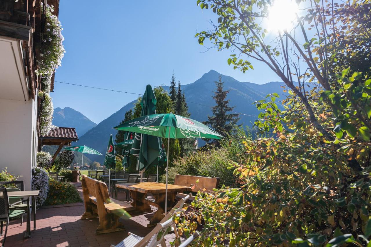 Hotel Winklerhof Holzgau Extérieur photo