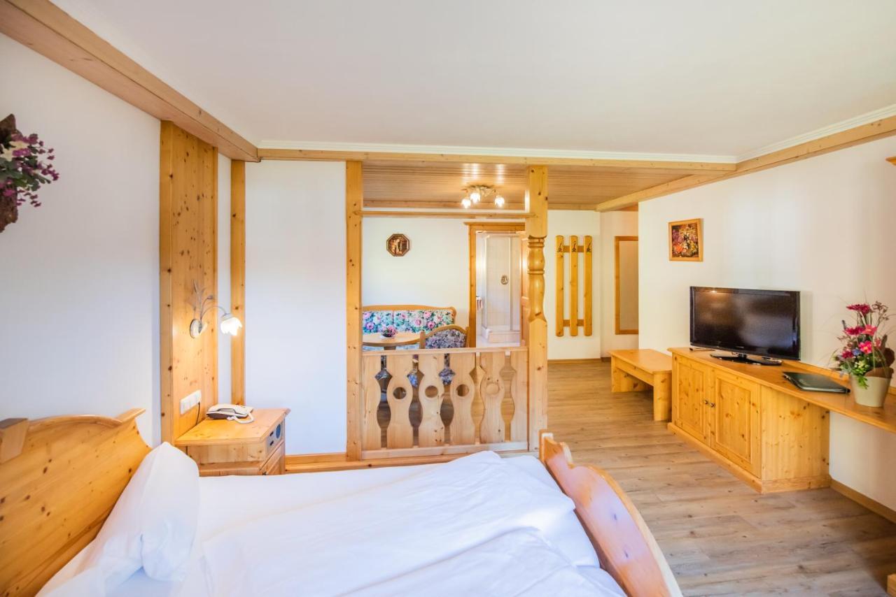 Hotel Winklerhof Holzgau Extérieur photo