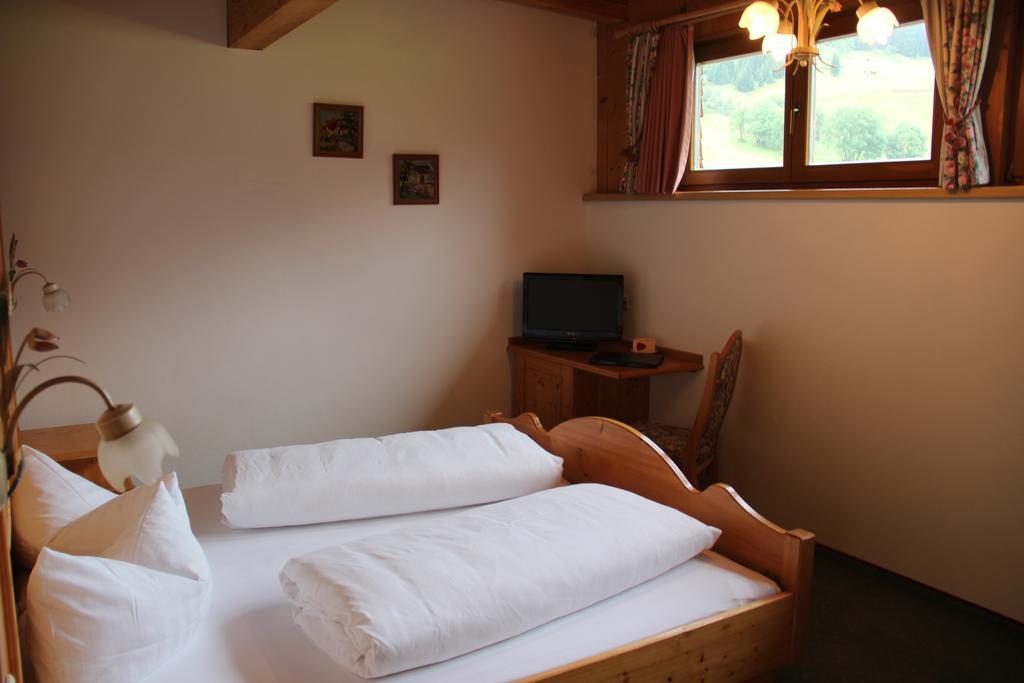 Hotel Winklerhof Holzgau Chambre photo