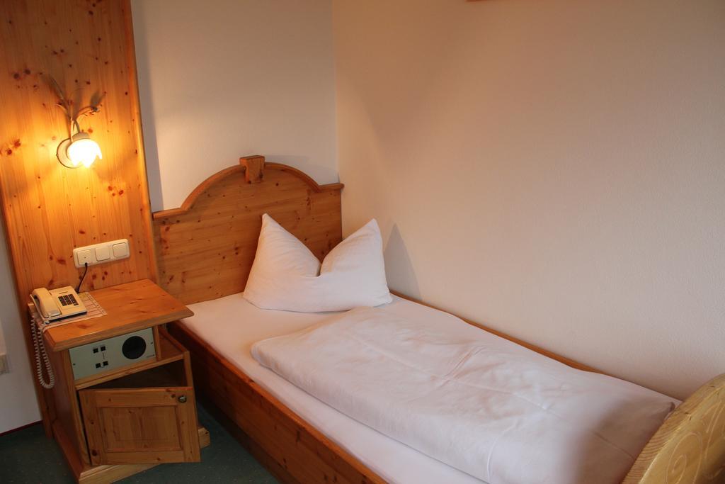 Hotel Winklerhof Holzgau Chambre photo