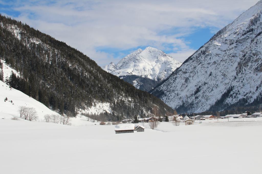 Hotel Winklerhof Holzgau Extérieur photo