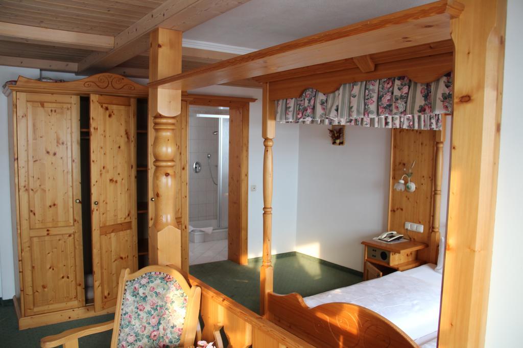 Hotel Winklerhof Holzgau Chambre photo